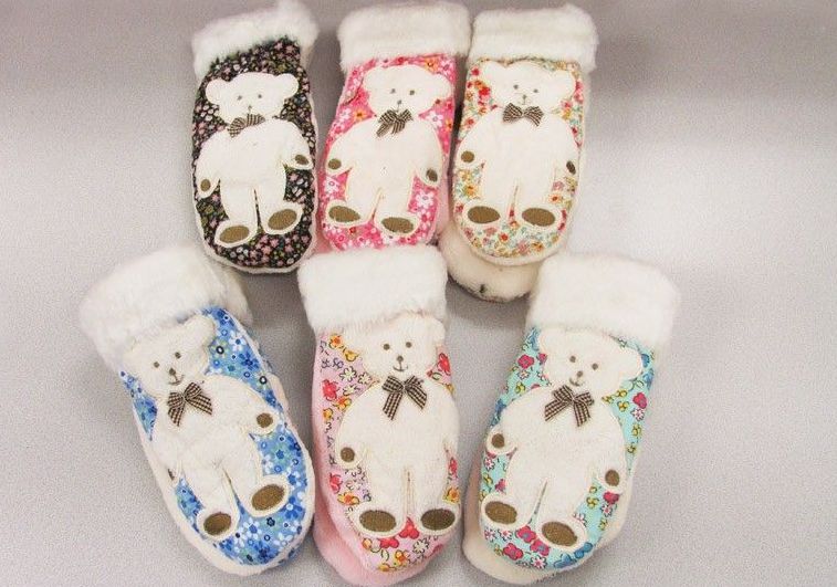 Wholesale Footwear Ladies Mitten With Bear Design