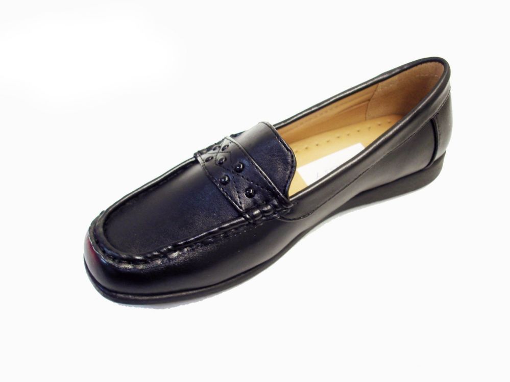 Wholesale Footwear Timeless Women's Slide On Loafer Shoes