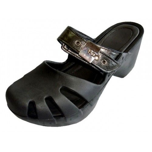 Wholesale Footwear Women's Wedge Clogs Black Color