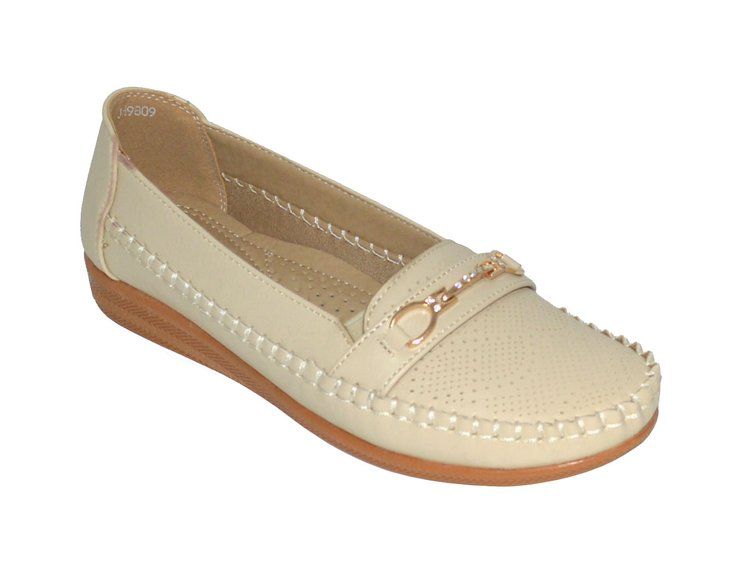 Wholesale Footwear Women Classic Leather Loafers Shoes Comfort Walking Moccasins Soft Sole Shoes Color Beige Size 5-10