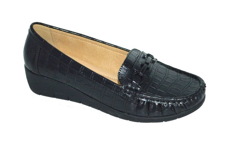 Wholesale Footwear Women Comfortable Leather Loafers Casual Round Toe Moccasins Soft Walking Shoes Color Black Size 6-10