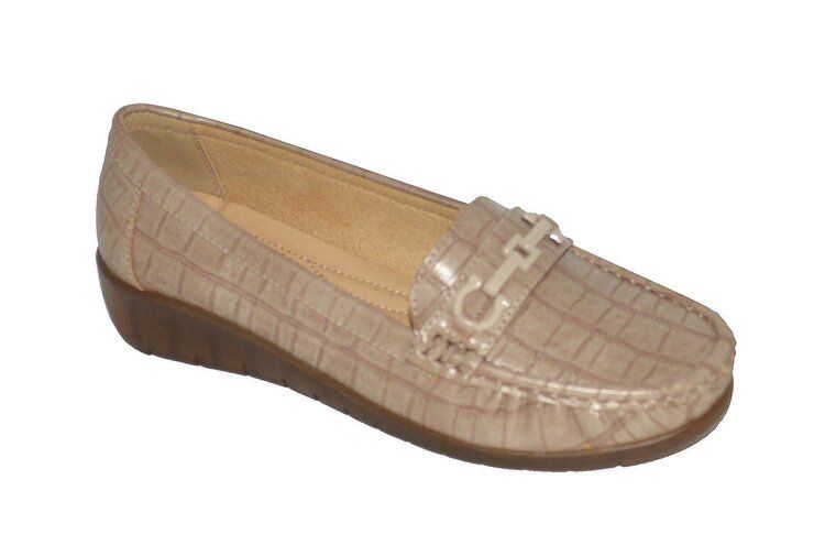 Wholesale Footwear Women Comfortable Leather Loafers Casual Round Toe Moccasins Soft Walking Shoes Color Beige Size 6-10