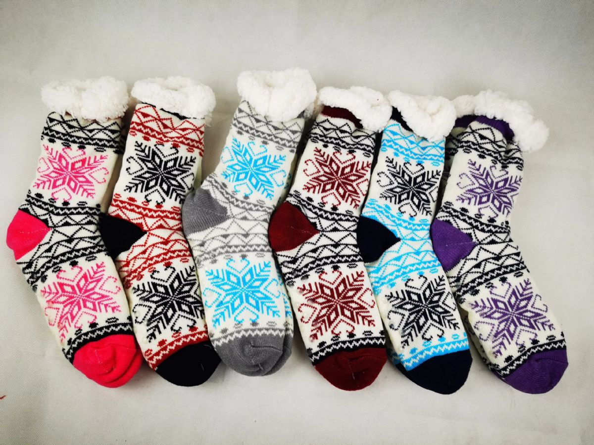 Wholesale Footwear Snowflake Design Heavy Winter Socks