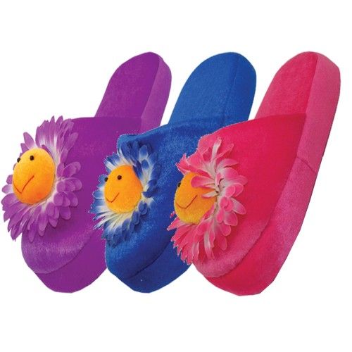 Wholesale Footwear Women's Daisy Plush Slippers