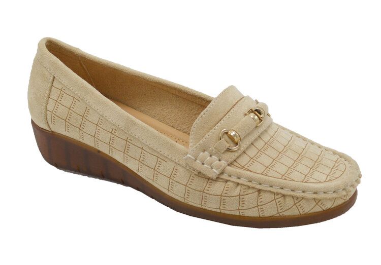 Wholesale Footwear Women Comfortable Casual Round Toe Moccasins Soft Walking Shoes Color Beige Size 6-10