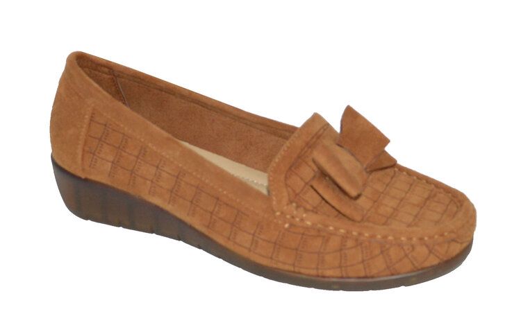 Wholesale Footwear Women Comfortable Casual Round Toe Moccasins Soft Walking Shoes Color Camel Size 6-10